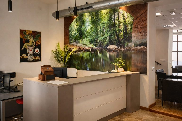 Recepción Hostel Pórtico del Azahín en Cazalla de la Sierra